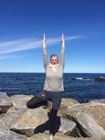 Kranio-Sakral terapi, yoga & meditation i Thy. Her Kirsten Krabbe Gadegaard i vrksasana